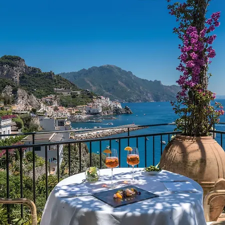Готель Santa Caterina 5*
